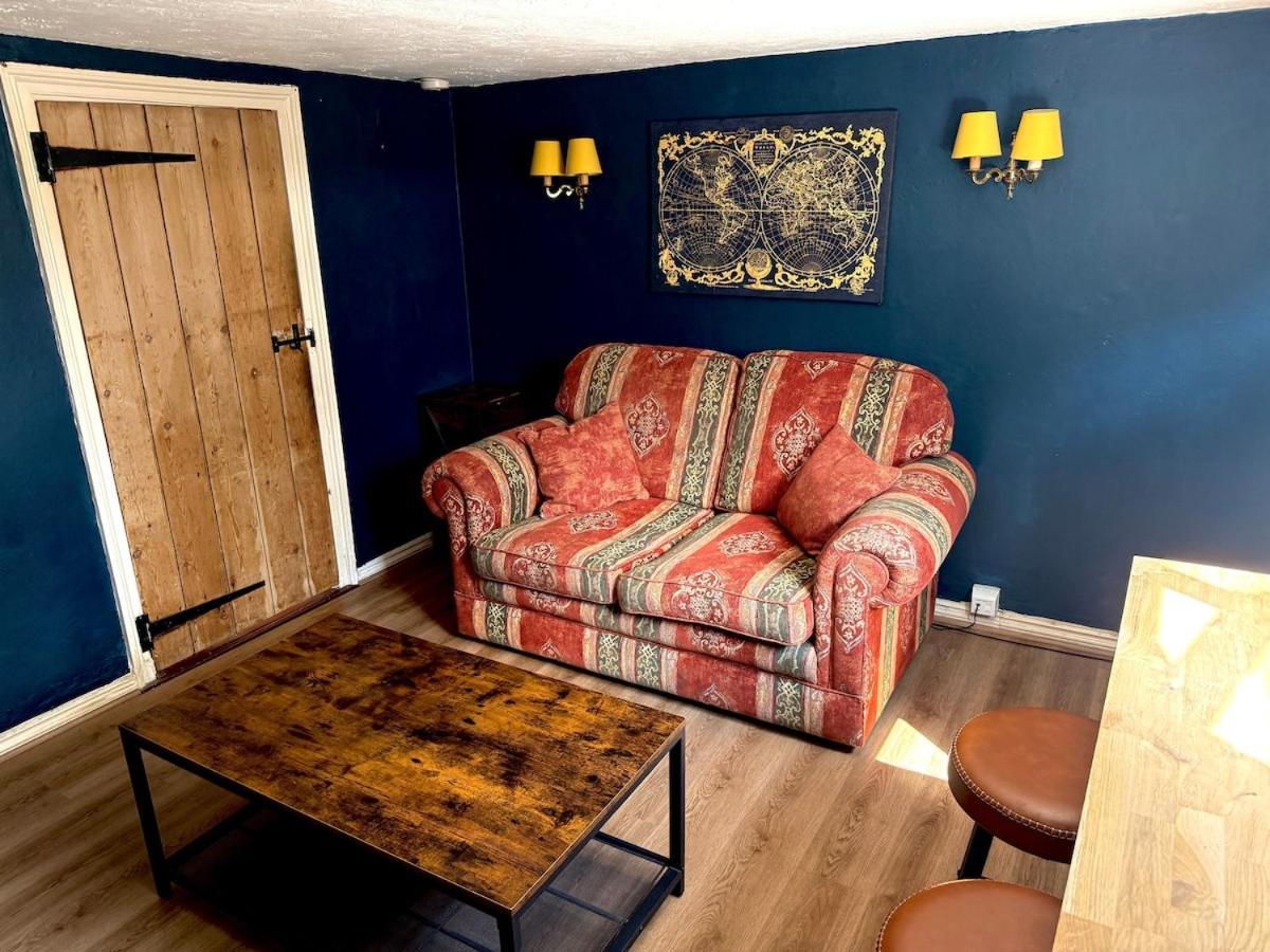 Rustic 18Th Century Stone Cottage With Fireplace And Parking Crowborough Exteriör bild
